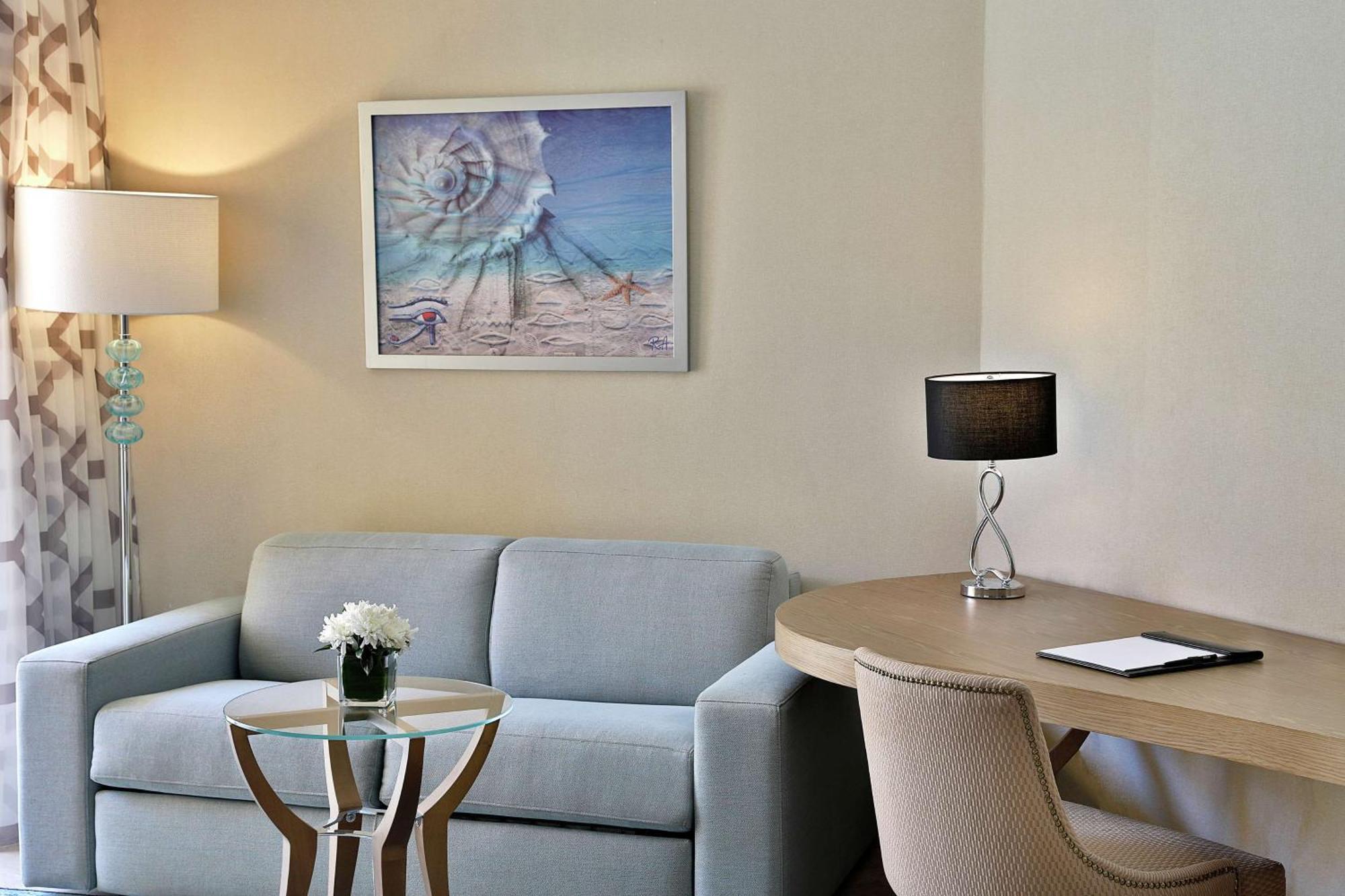 Hilton Hurghada Plaza Hotel Εξωτερικό φωτογραφία A living room at the Ritz-Carlton, Laguna Niguel